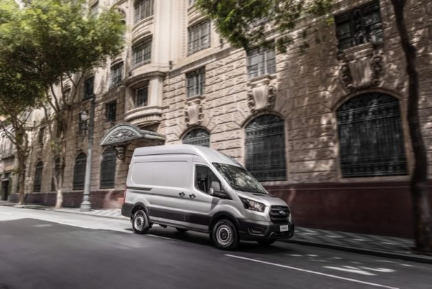 Ford Transit Furgão automático