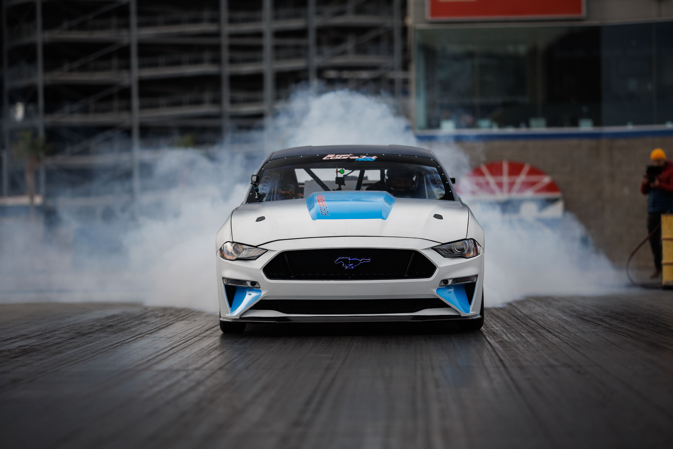 Ford revela o primeiro modelo de corrida do Mustang de nova