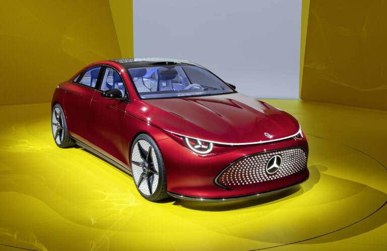 Mercedes-Benz anuncia novo veículo sedã elétrico e deve ser desafio para Tesla