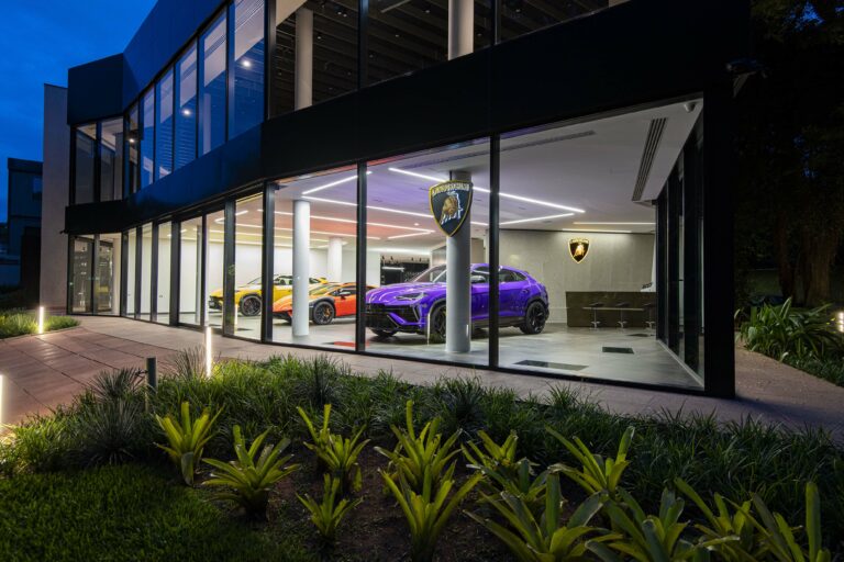Lamborghini inaugura showroom em São Paulo