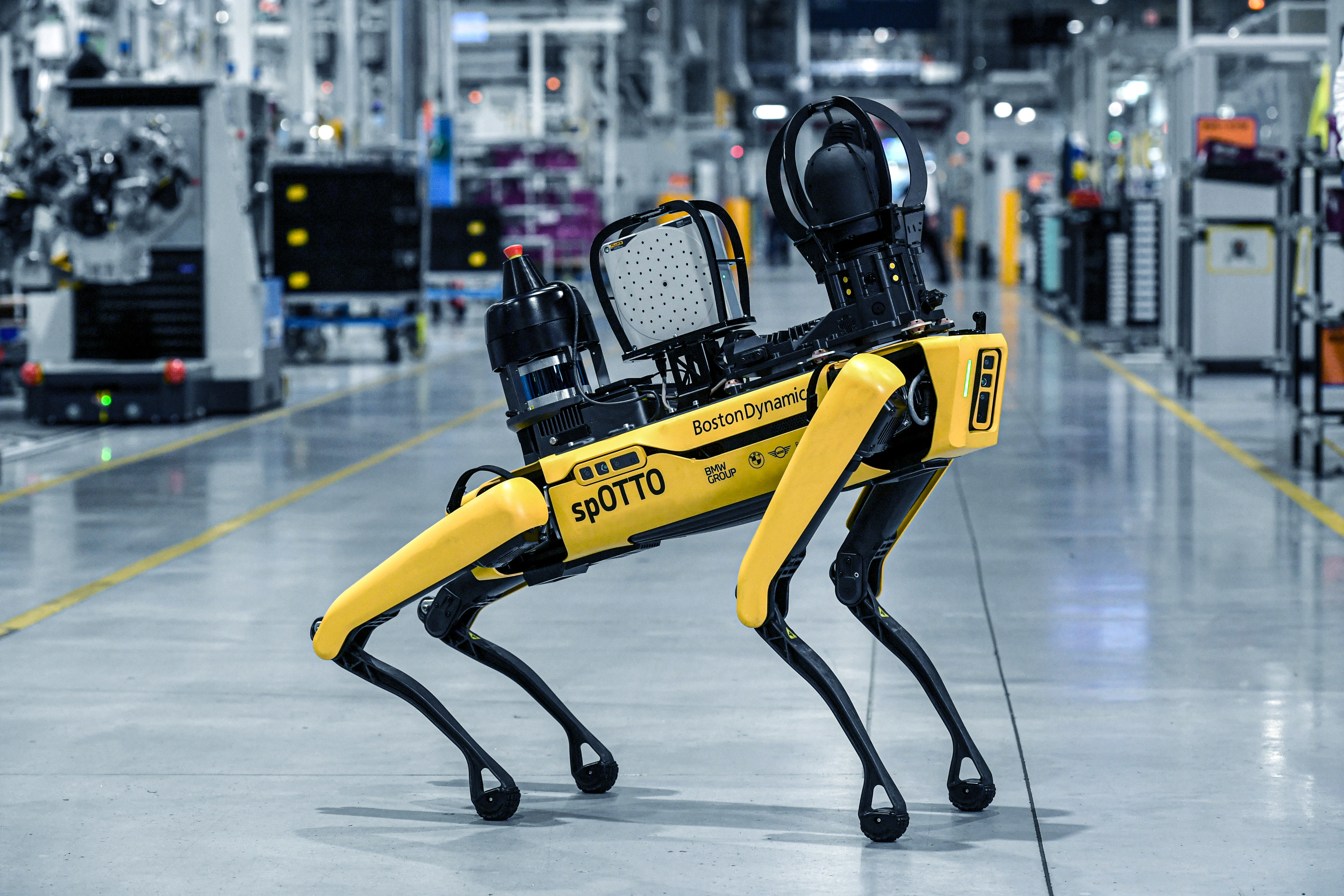 Vídeo: cão-robô ‘deita e rola’ na manutenção e coleta de dados em fábrica da BMW