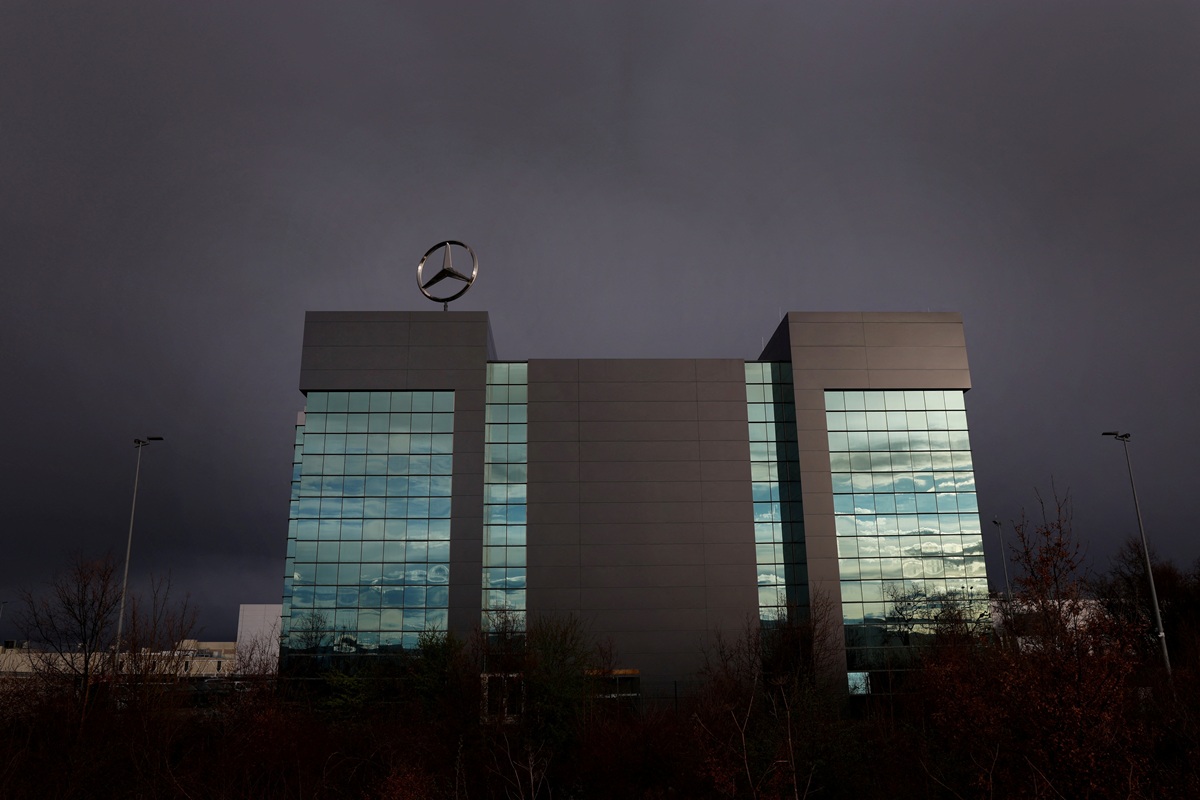 Fábrica da Mercedes-Benz em Vitória, na Espanha - Foto: Vincent West/Reuters