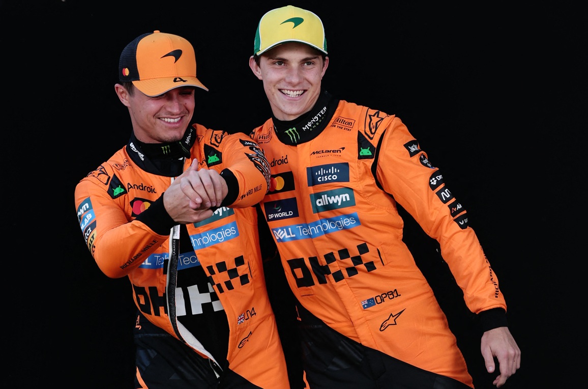 Grande Prêmio da Austrália - Circuito do Grande Prêmio de Albert Park, Melbourne, Austrália - 13 de março de 2025 Lando Norris da McLaren e Oscar Piastri da McLaren