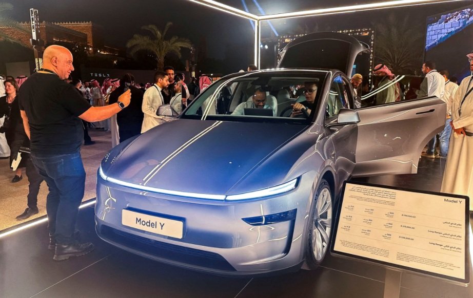Musk diz que Tesla vai entregar Model Y sem motorista em junho