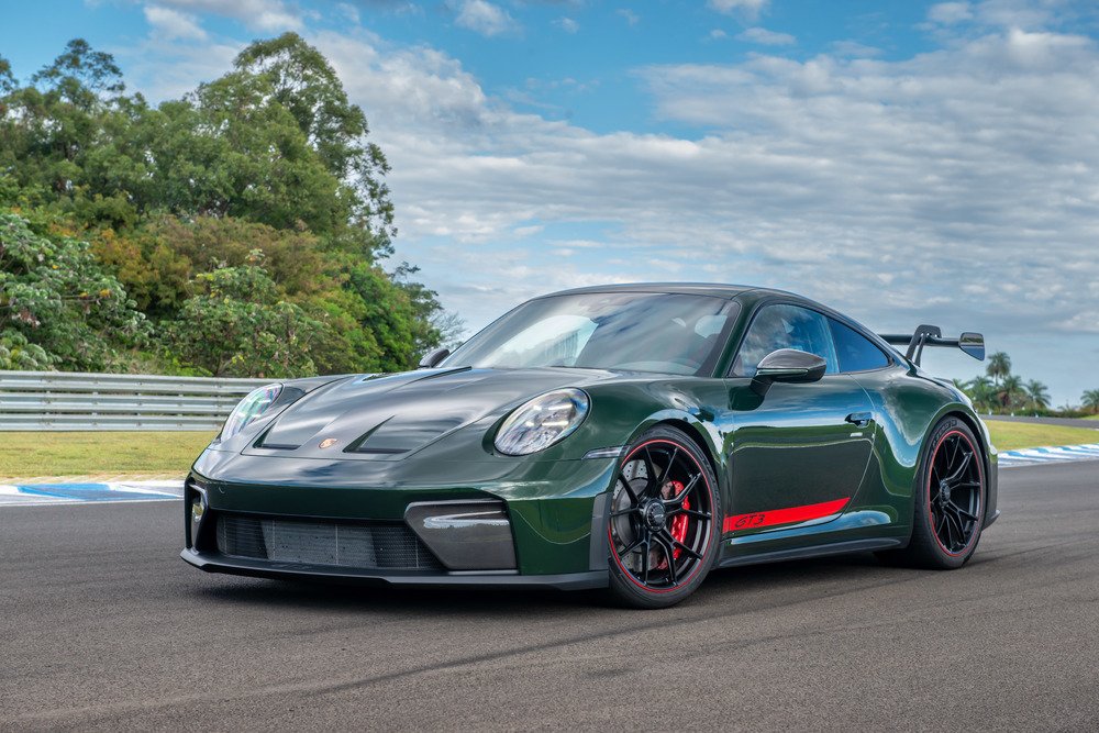 Porsche 911 chega renovado em oito versões; veja preços