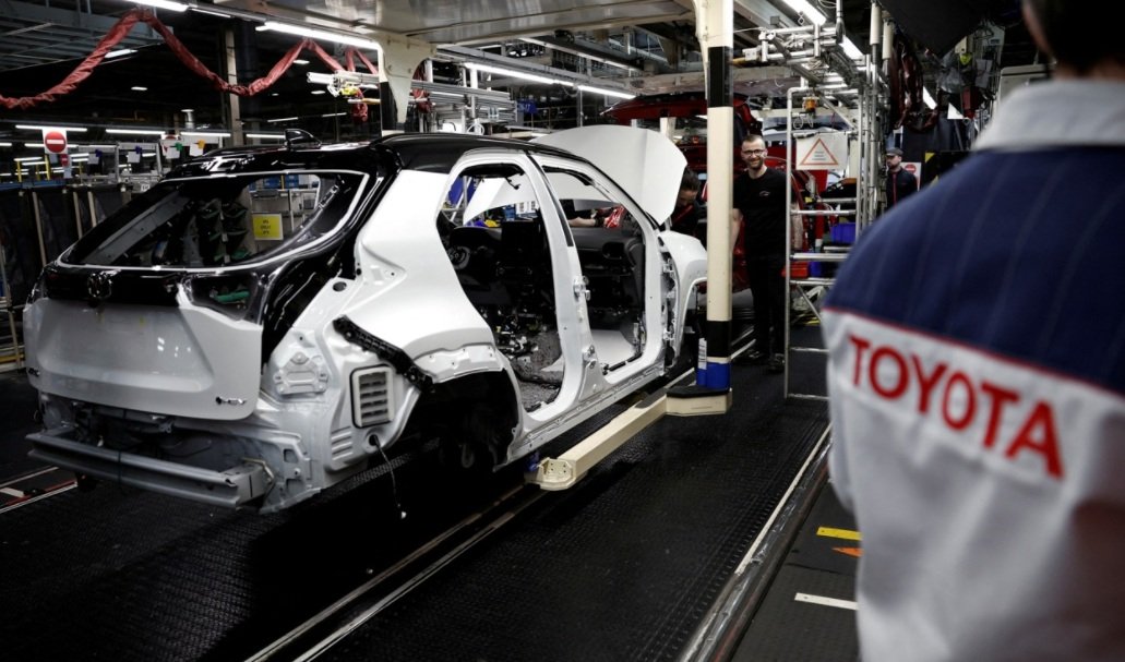 Híbridos fazem vendas da Toyota crescerem em abril