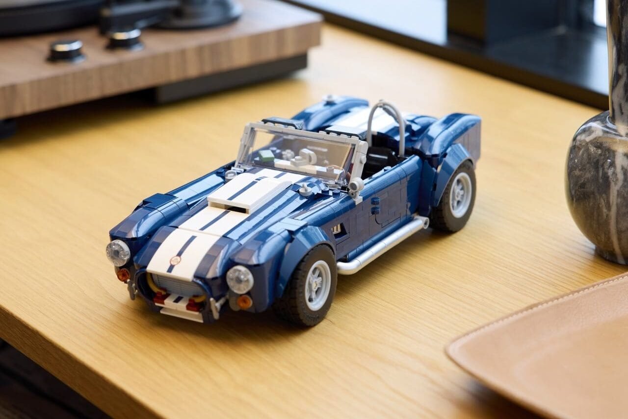 Shelby Cobra em miniatura tem 1.241 peças, mas é ‘só para adultos’