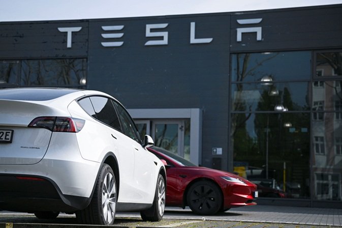 Vendas de veículos da Tesla fabricados na China caem 15% em maio