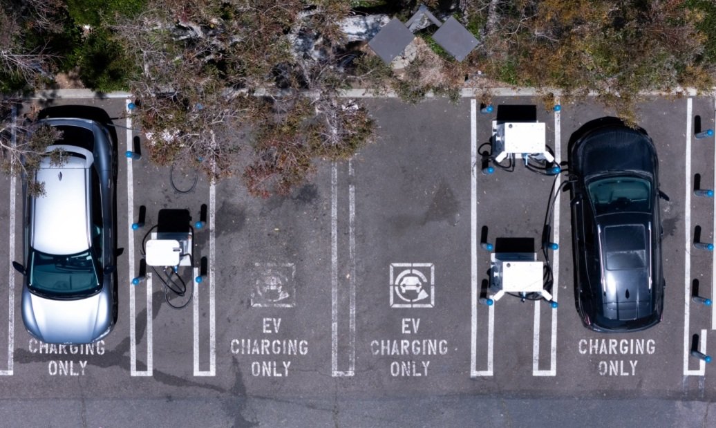 Trump anulará regras que favorecem carros elétricos na Califórnia