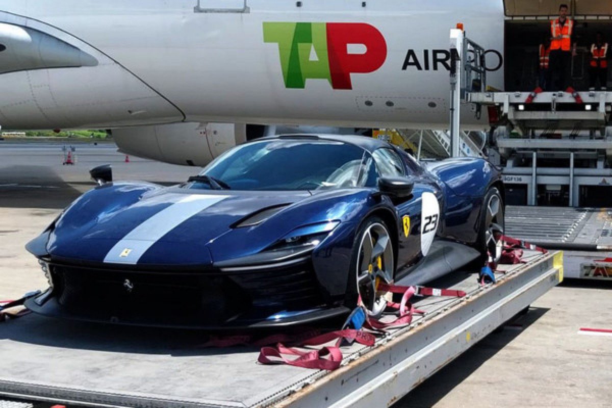 Como é a Ferrari Daytona SP3 avaliada em R$ 14 milhões que acaba de chegar ao Brasil