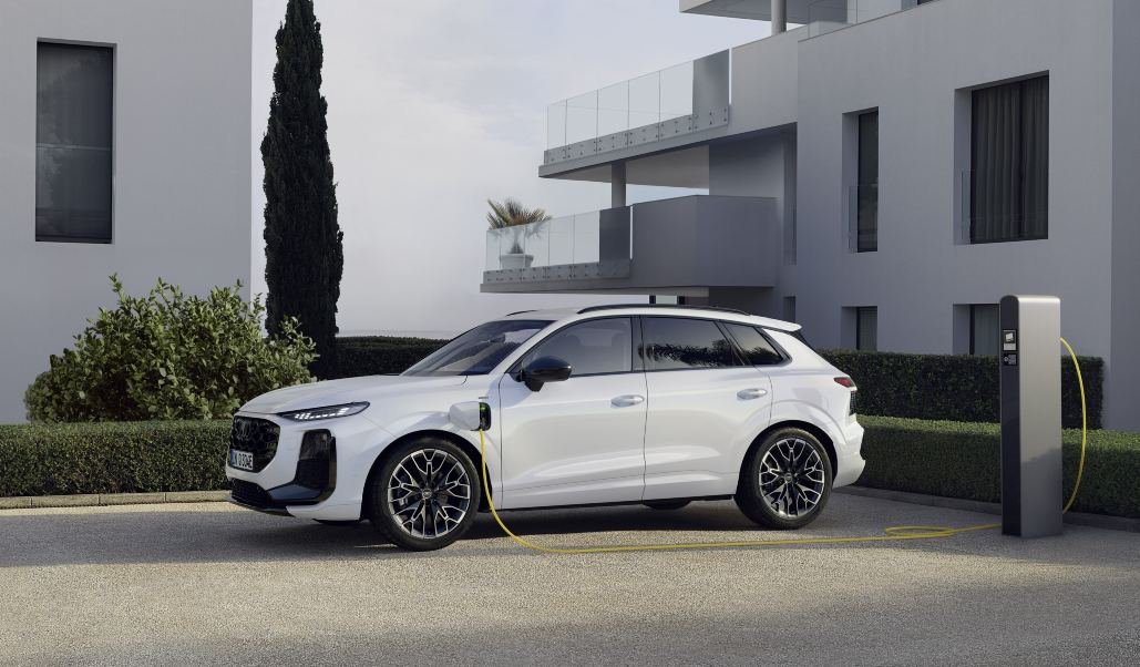 Novo Audi Q3 ganha versão híbrida e põe em xeque produção nacional