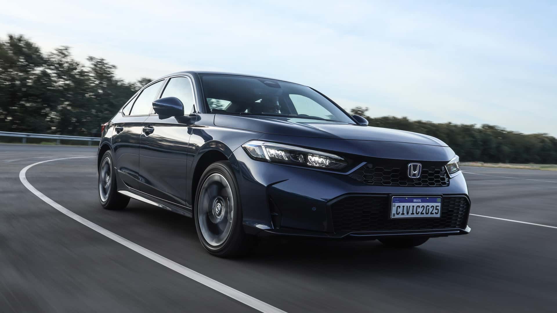 Honda Civic eHEV 2025: o que muda no ‘novo’ sedan híbrido?