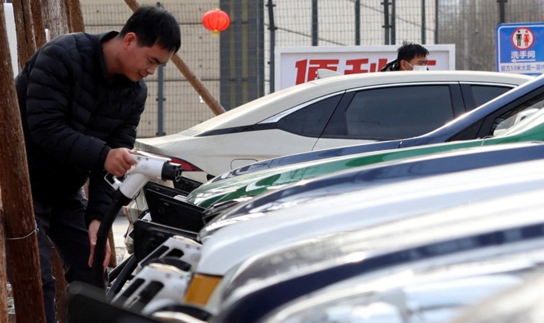 Apenas 15 marcas de carros elétricos da China vão sobreviver até 2030, diz pesquisa