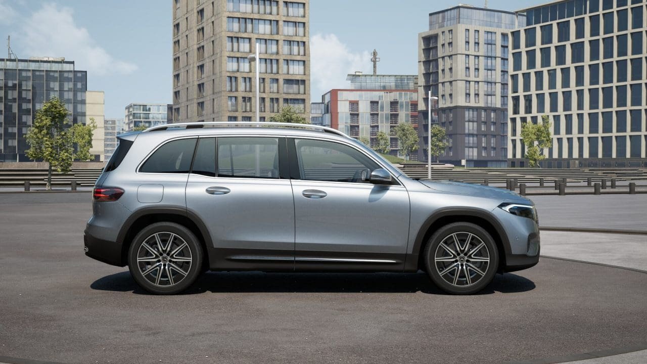Mercedes-Benz EQB 250+ volta (bem) mais barato e com autonomia maior