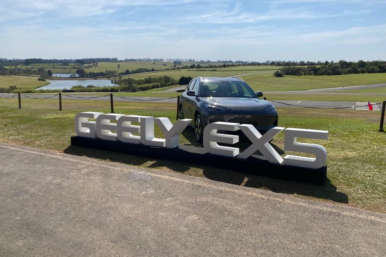 Geely desembarca no Brasil com SUV elétrico de R$ 205.800; veja detalhes