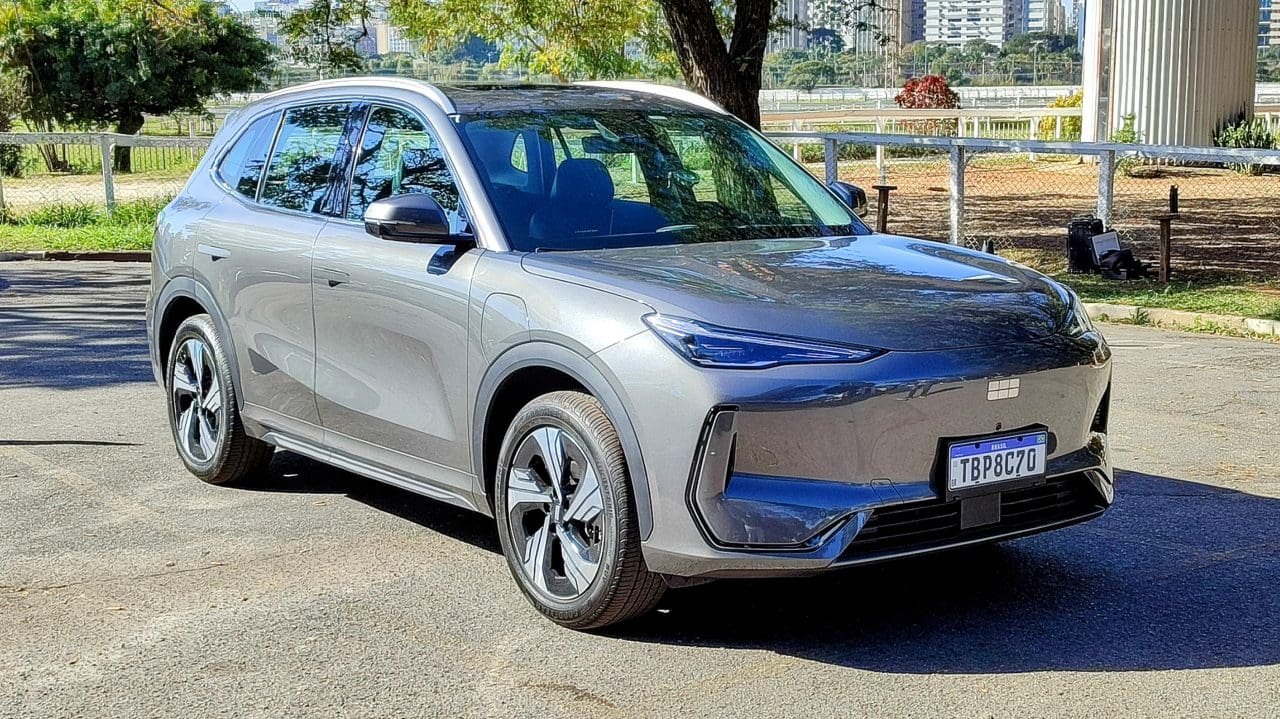Geely EX5 agora pode ser seu em duas versões. Mas a concorrência é pesada…