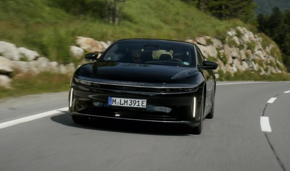 Carro elétrico bate recorde de autonomia ao percorrer 1.205 km com uma única recarga