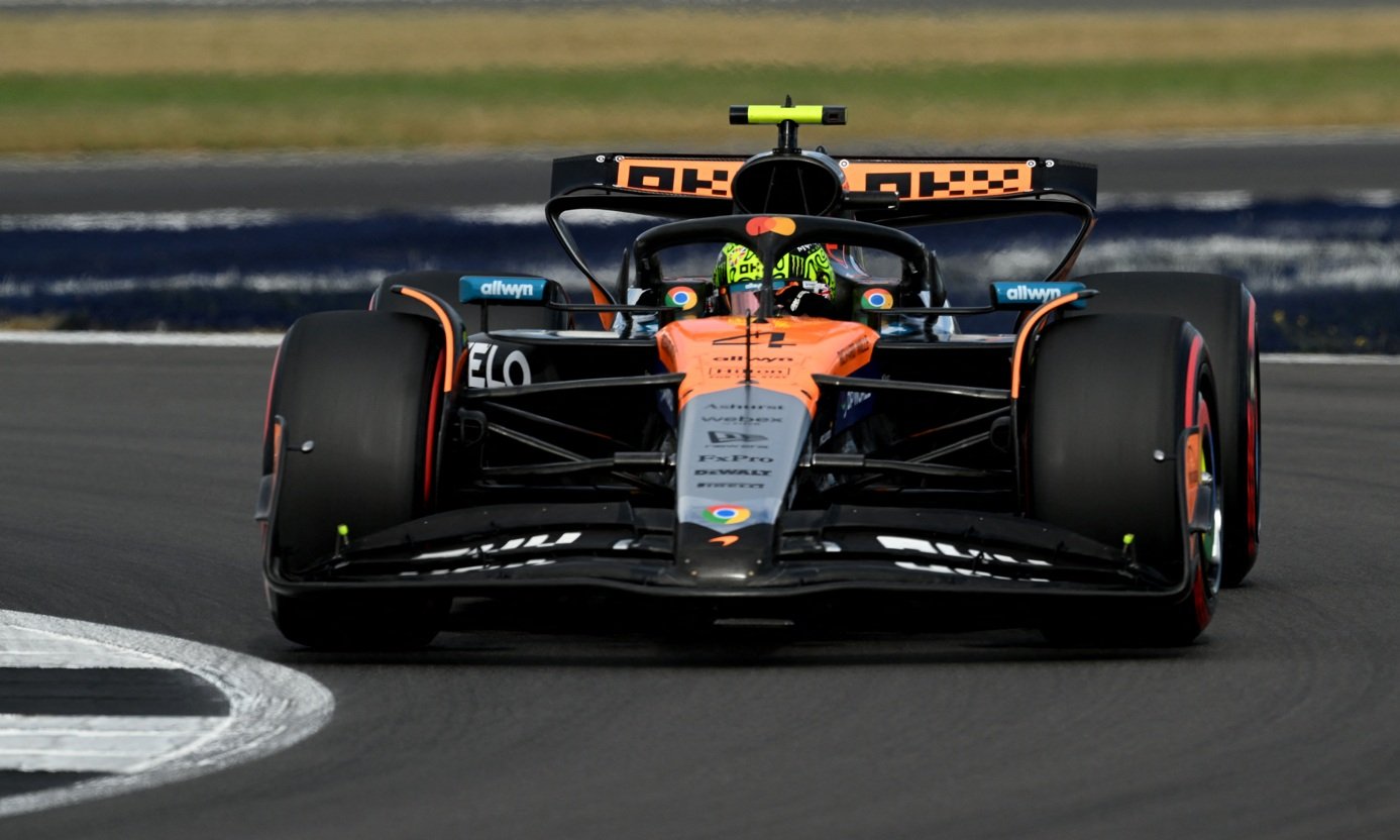 Norris acelera mais que Ferrari e domina 2º treino na Inglaterra; Bortoleto é 13º