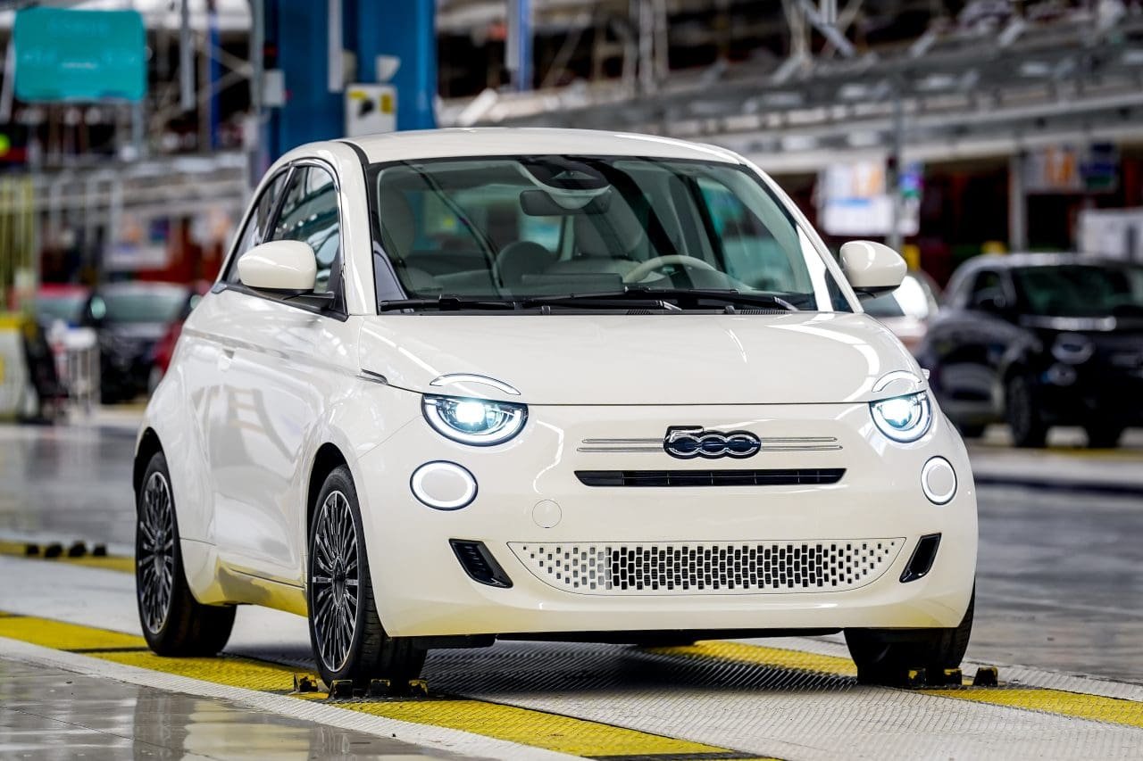 Fiat volta atrás e apresenta versão híbrida do 500, que era só elétrico