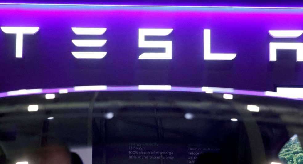 Tesla registra queda de 13,5% nas vendas e mira em robotáxi