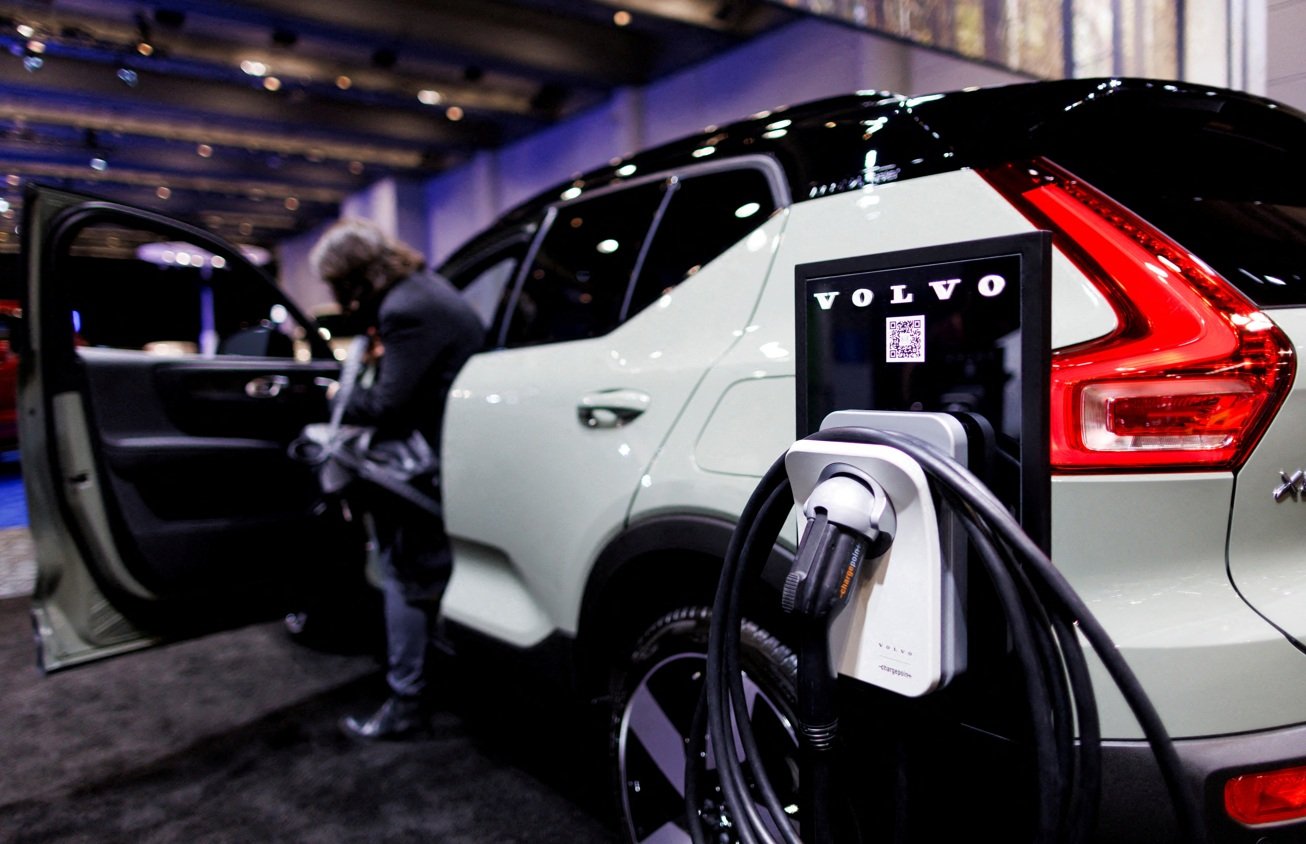 Volvo registra prejuízo, diz que cenário global está incerto e demissões chegam a 3 mil