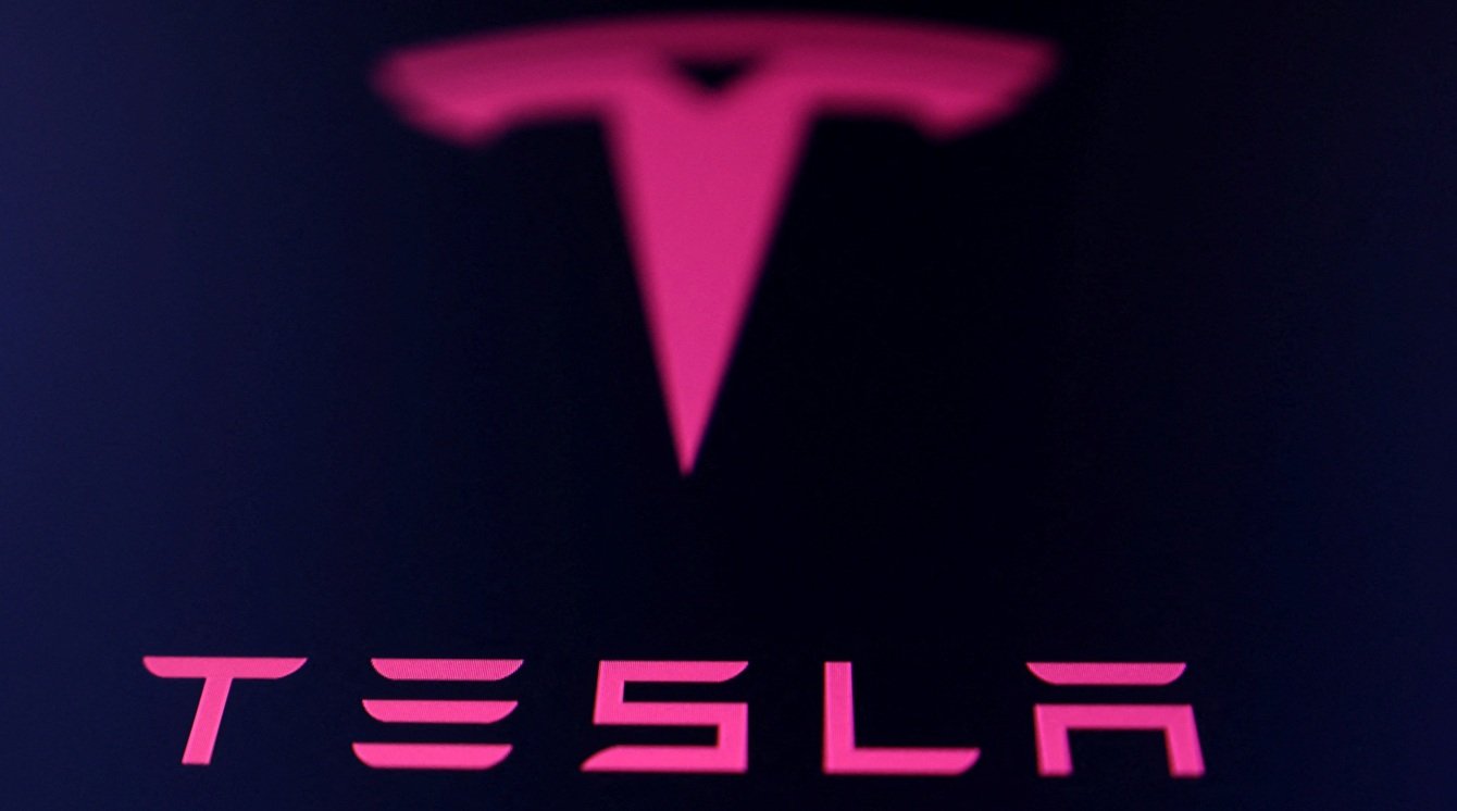 Decisão judicial contra a Tesla por acidente com piloto automático pode afetar expansão de robotáxi
