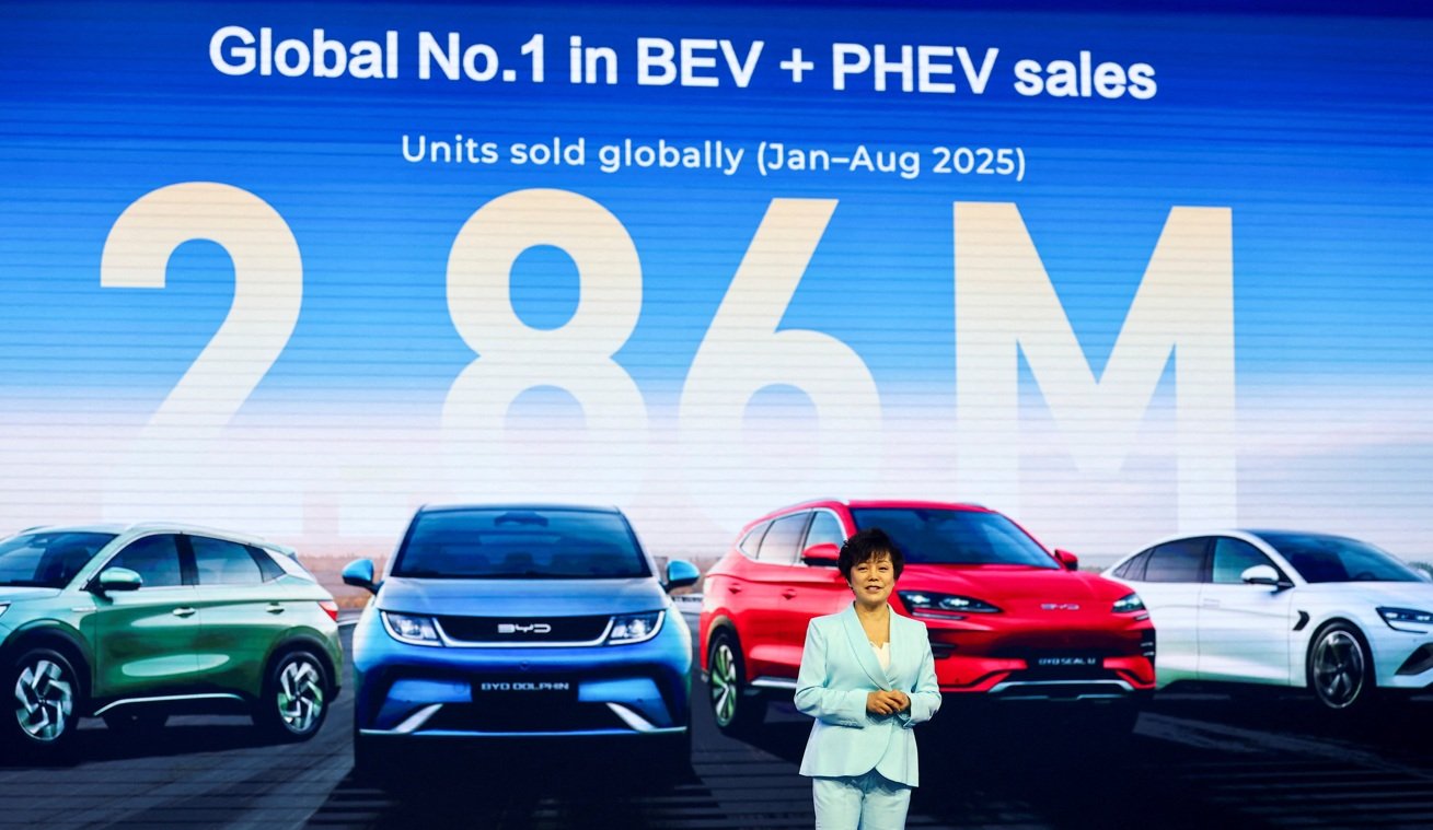 A vice-presidente executiva da BYD , Stella Li, fala no dia da imprensa e da mídia do salão do automóvel IAA em Munique, Alemanha, em 8 de setembro de 2025