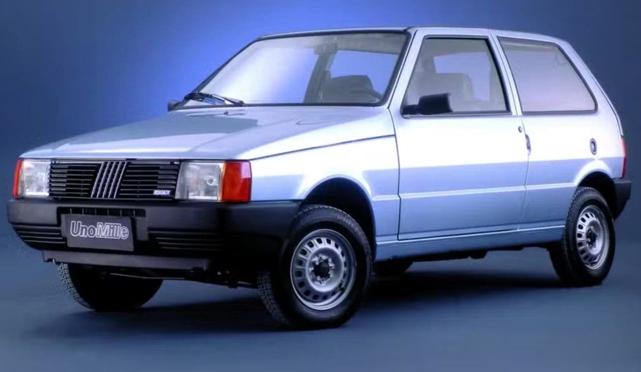 Fiat Uno Mille faz 35 anos. E eu fui um dos primeiros a dirigir o popular…