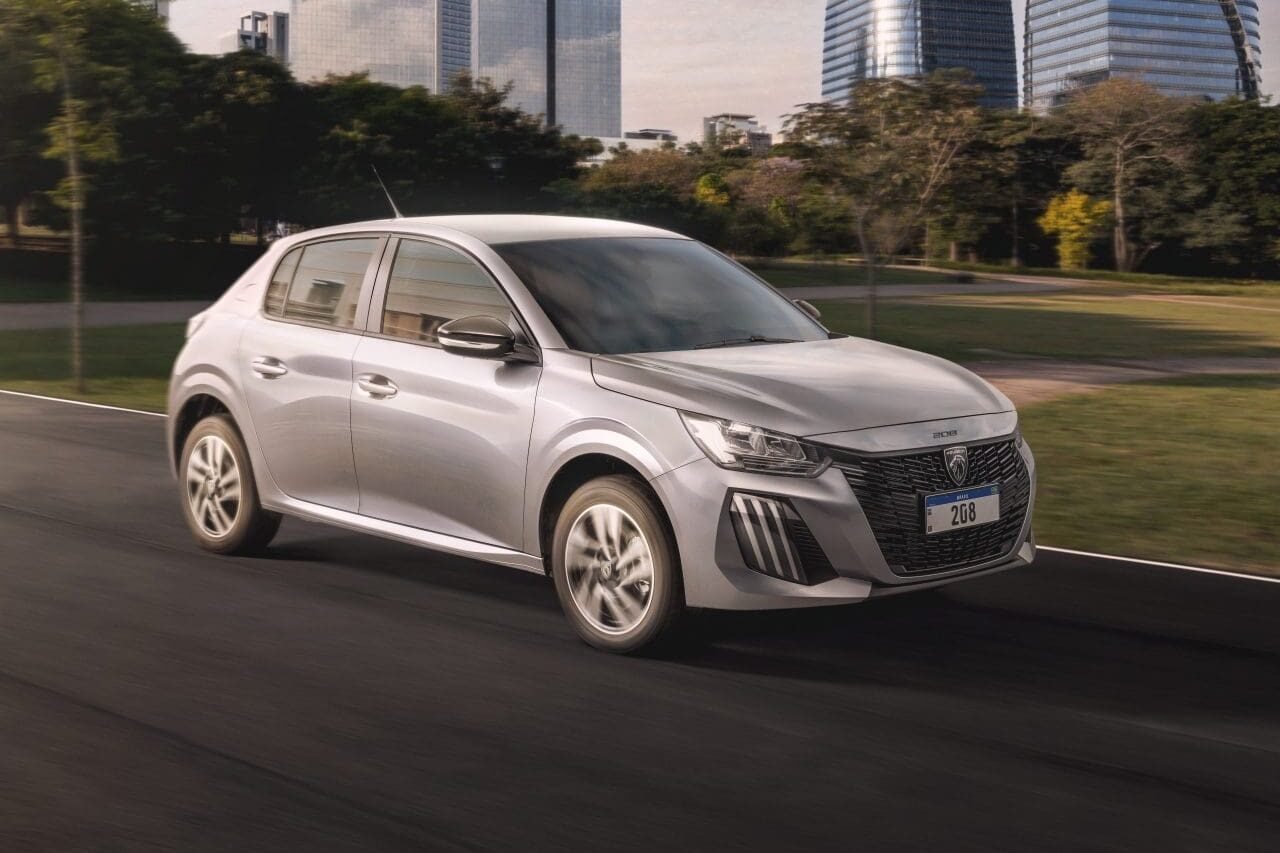 Peugeot 208 Allure T200 - Foto: divulgação