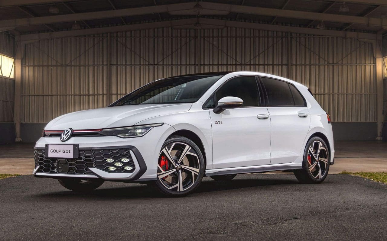 Golf GTI 2025: primeiro lote esgota no Brasil e faz Volkswagen faturar R$ 150 milhões