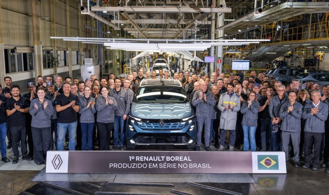 1º Renault Boreal produzido na fábrica da Renault em São José dos Pinhais (PR)
