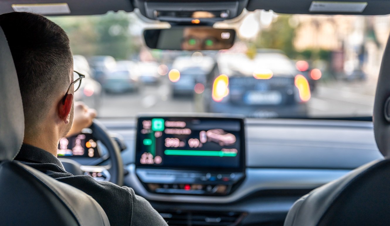 Frenagem automática de emergência deverá constar em todos os veículos novos a partir de 2029