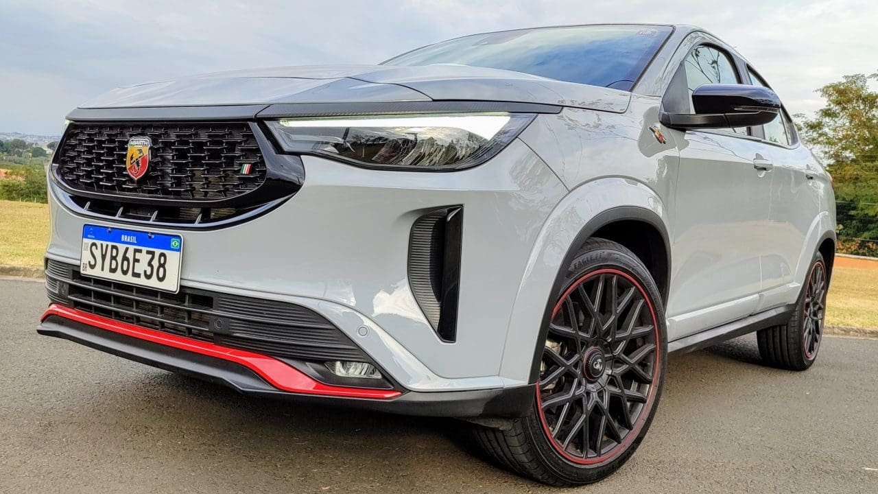 Fiat Fastback Abarth 2025 sai mais barato que Tera 1.0 em promoção