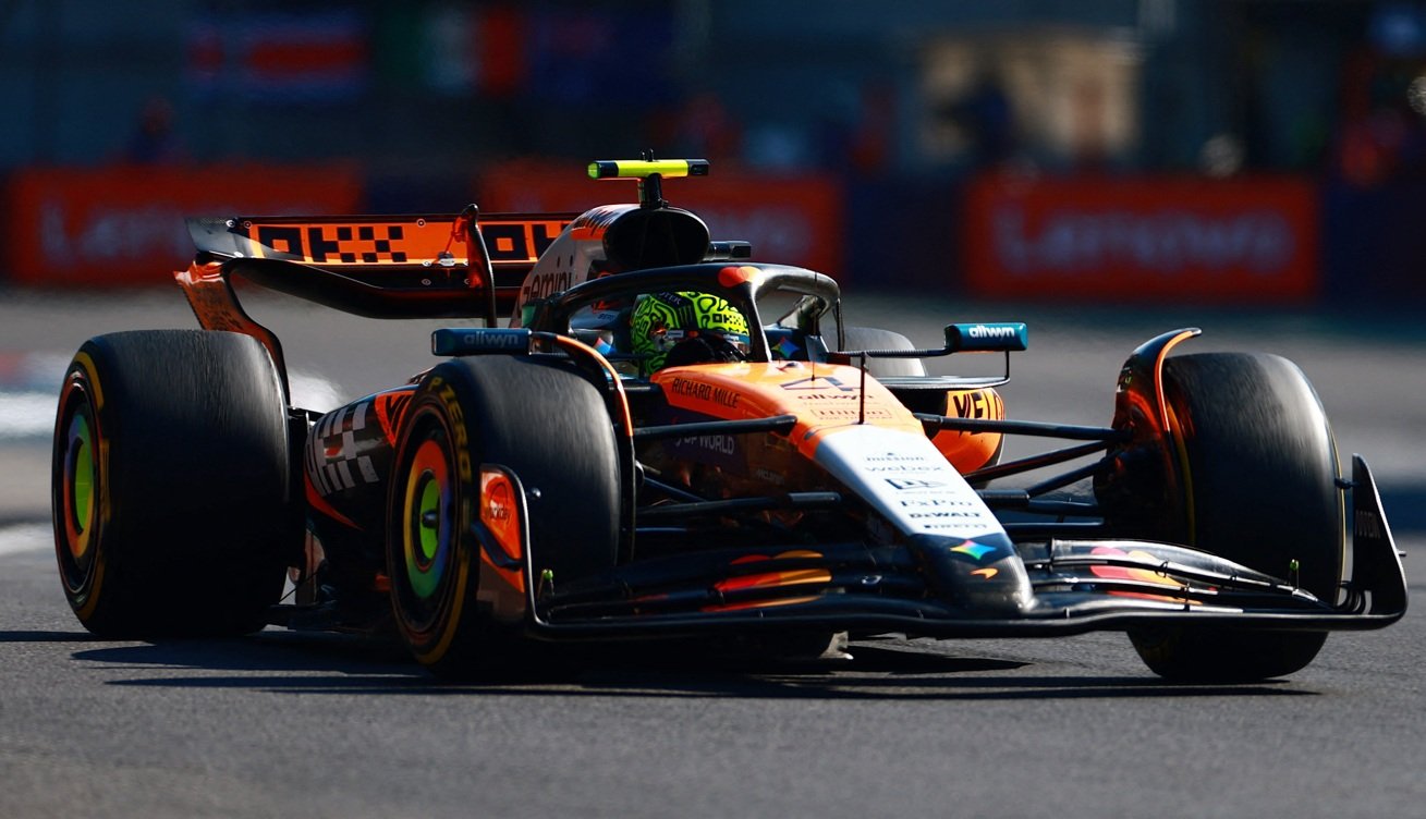 Lando Norris da McLaren em ação durante a corrida