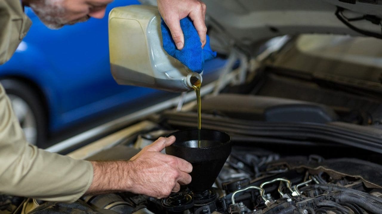 Lubrificantes adulterados: estão querendo acabar com motor e câmbio de seu carro