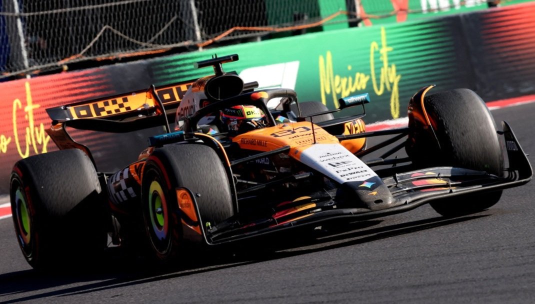 Oscar Piastri, da McLaren, em ação durante a corrida