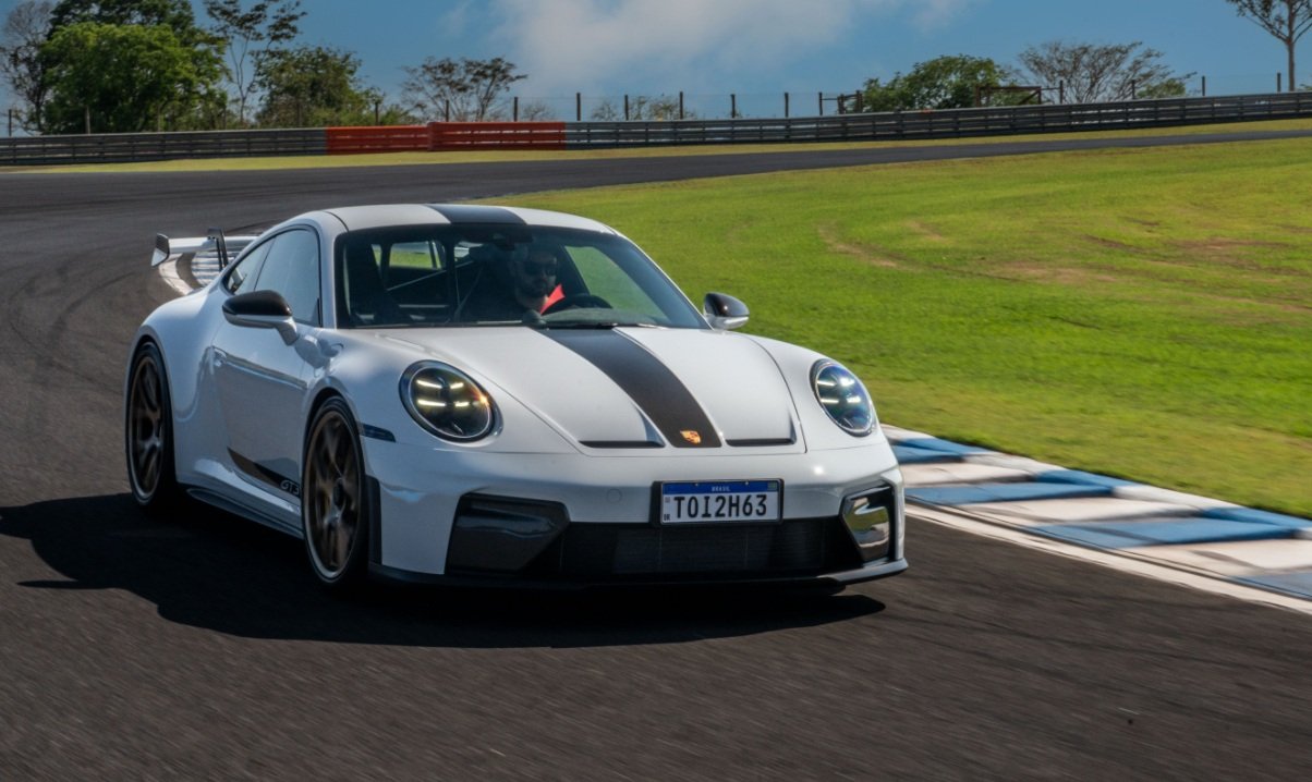 Porsche 911 GT3 é vendido por R$ 1,62 milhão com opções para as ruas e pistas