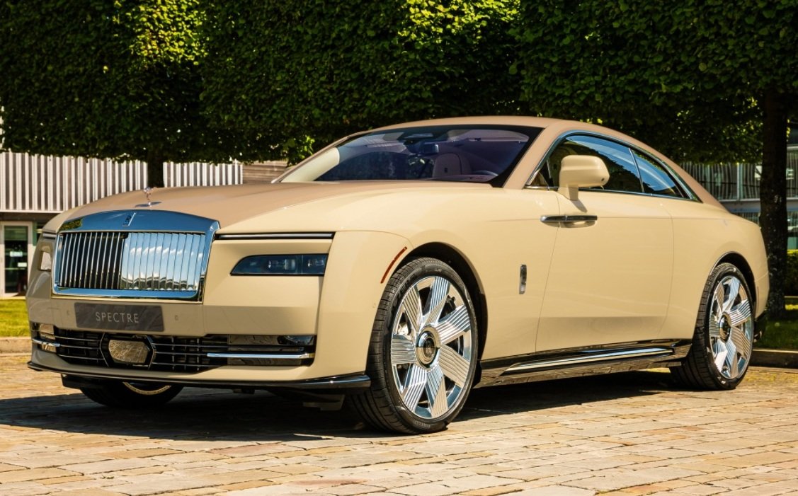 Como é o Rolls-Royce elétrico que homenageia cachorro de casal americano