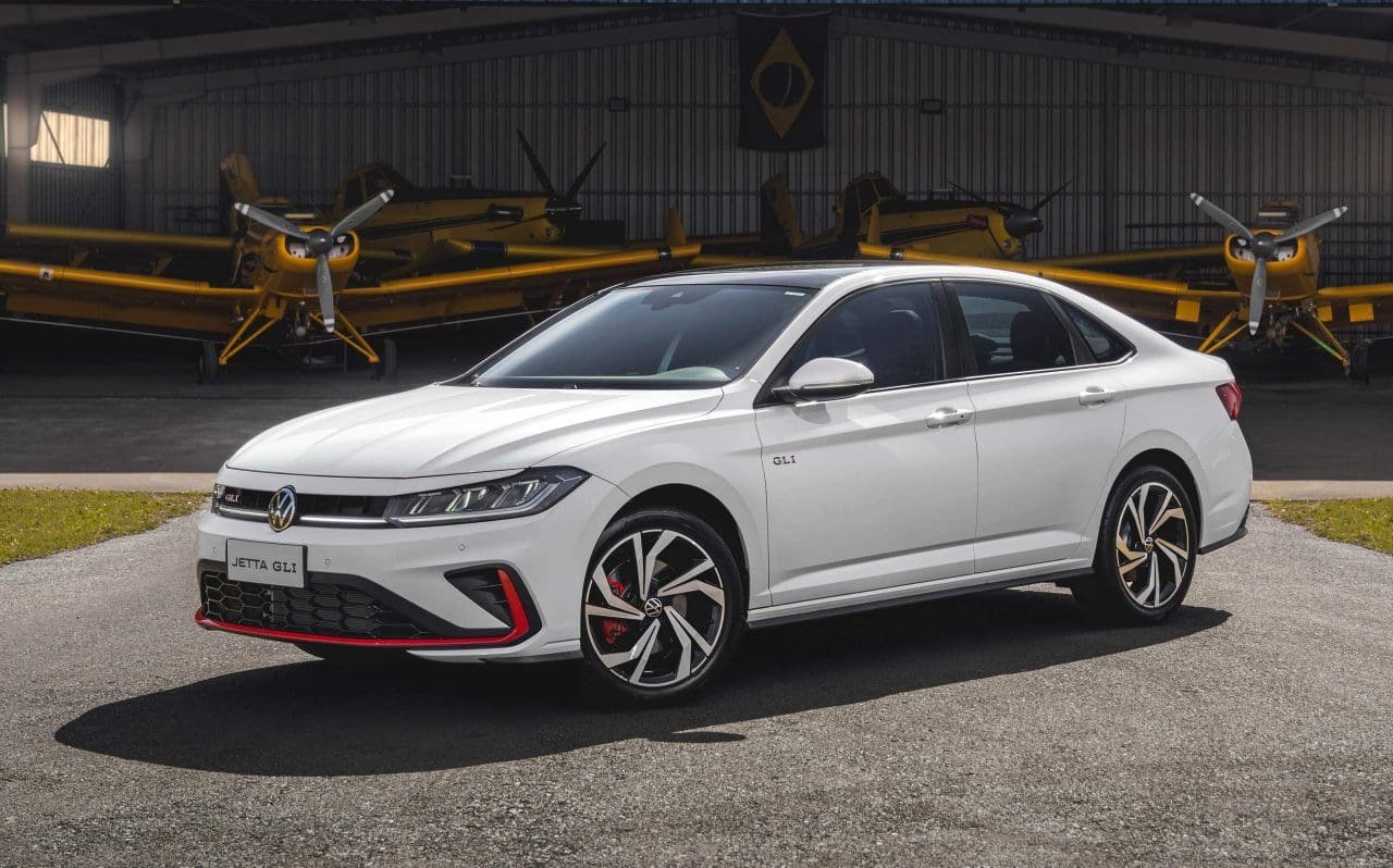Novo VW Jetta GLI 2026 é R$ 175 mil mais barato que o Golf GTI