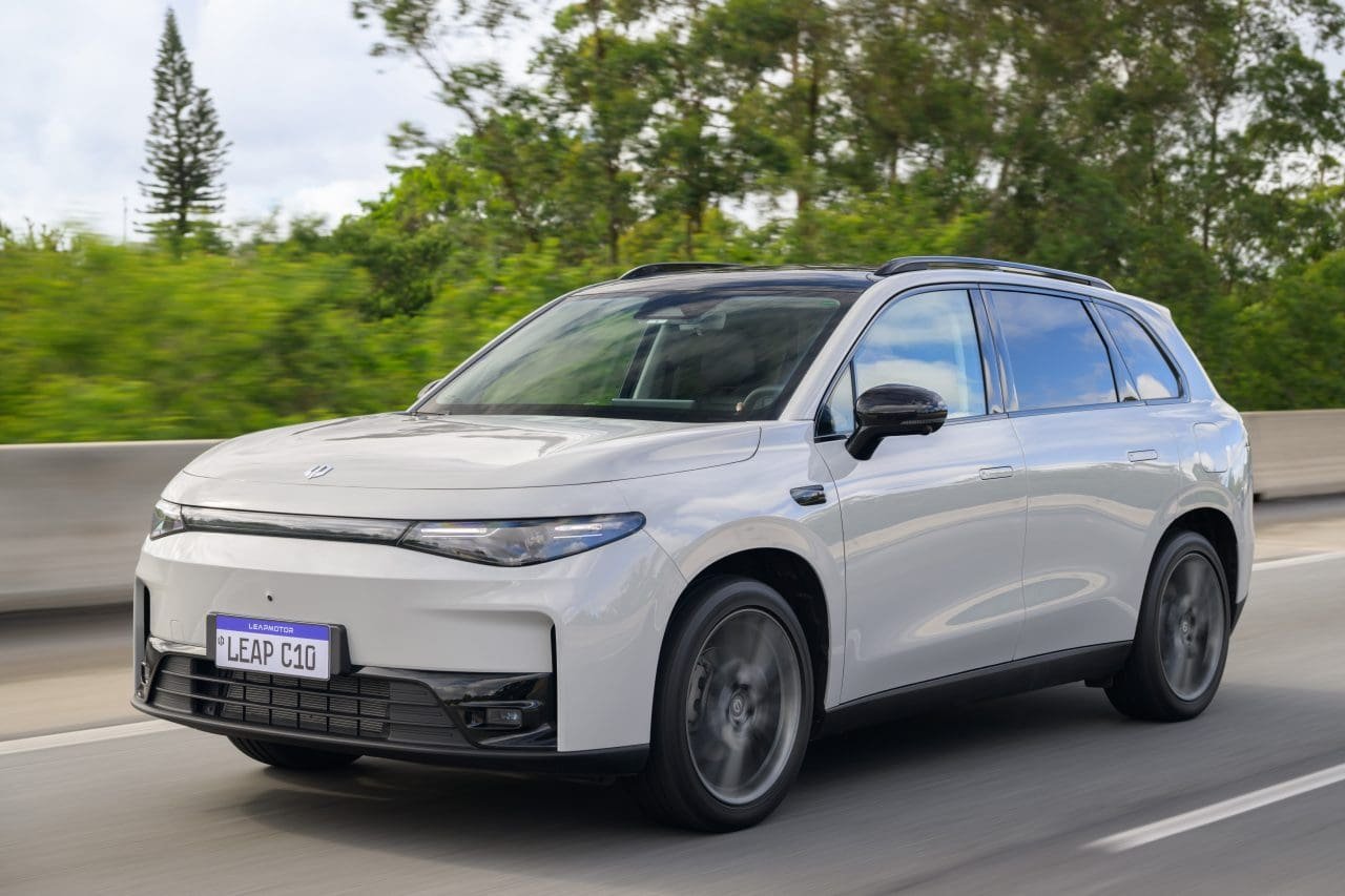 Leapmotor inicia operações no Brasil com aposta em ultra-híbrido