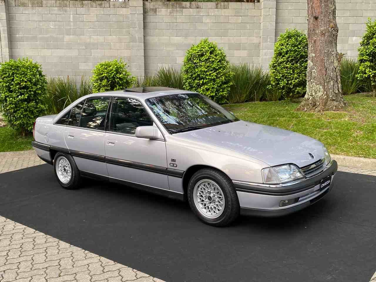 Leilão do museu Carde vende Omega CD por R$ 437 mil