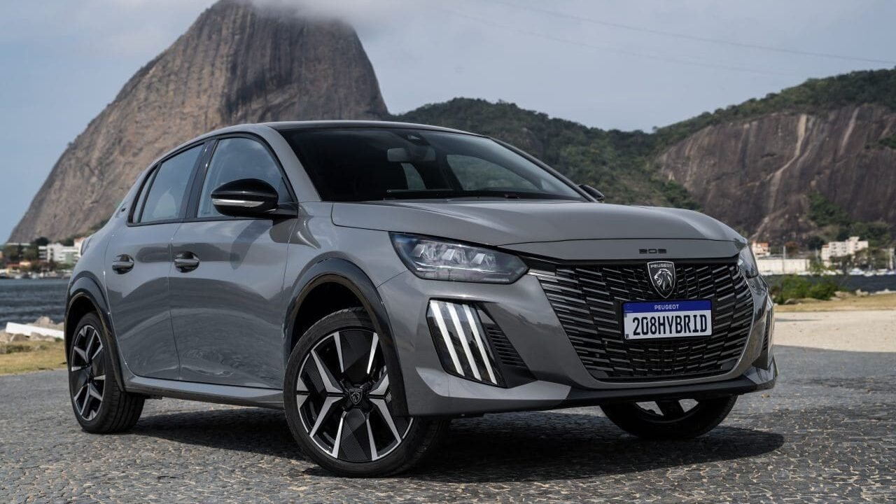 Peugeot 208 Hybrid - foto: Peugeot/divulgação