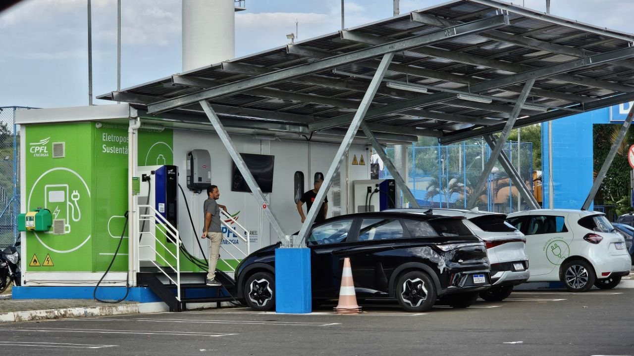 carros elétricos e híbridos