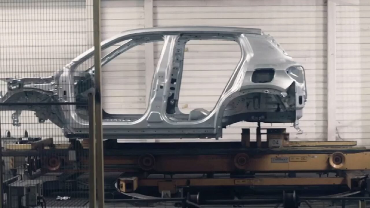 Jeep Avenger 2027 tem primeiras unidades feitas em Porto Real (RJ); conheça