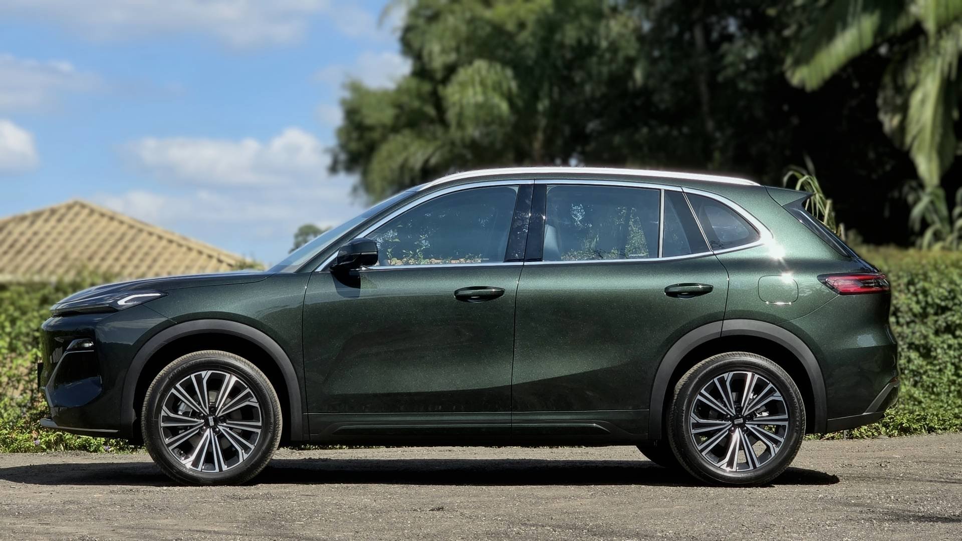 lateral Geely EX5 EM-i 2026