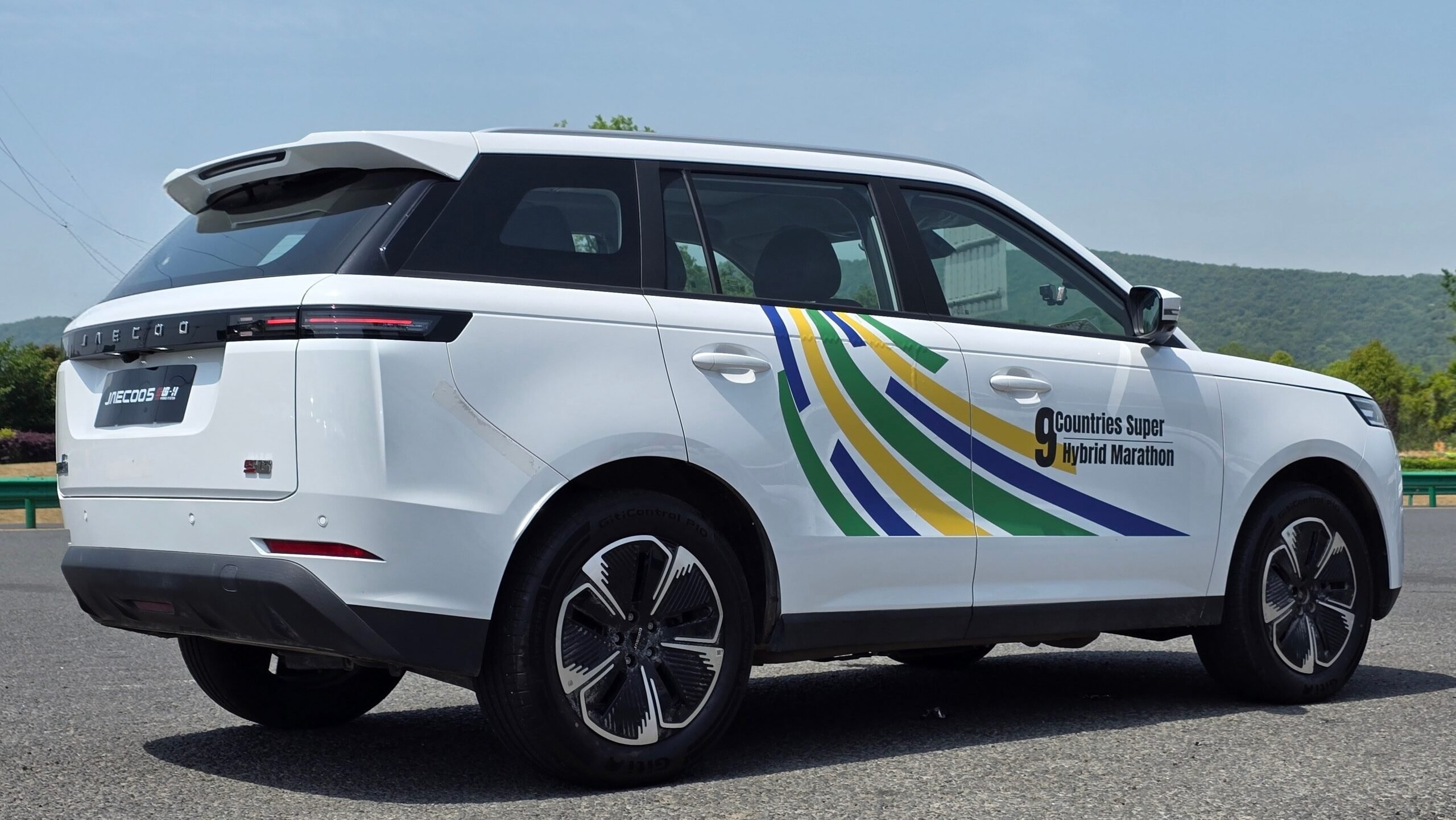 traseira do Jaecoo 5 HEV em teste de consumo na China