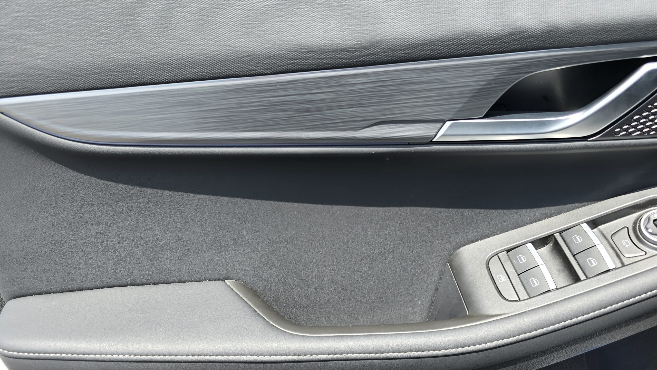 acabamento do Jaecoo 5 HEV