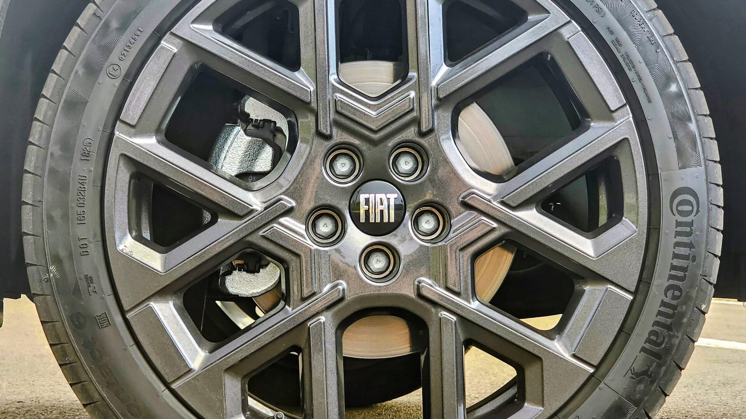 Fiat Fastback 2026 Hybrid roda