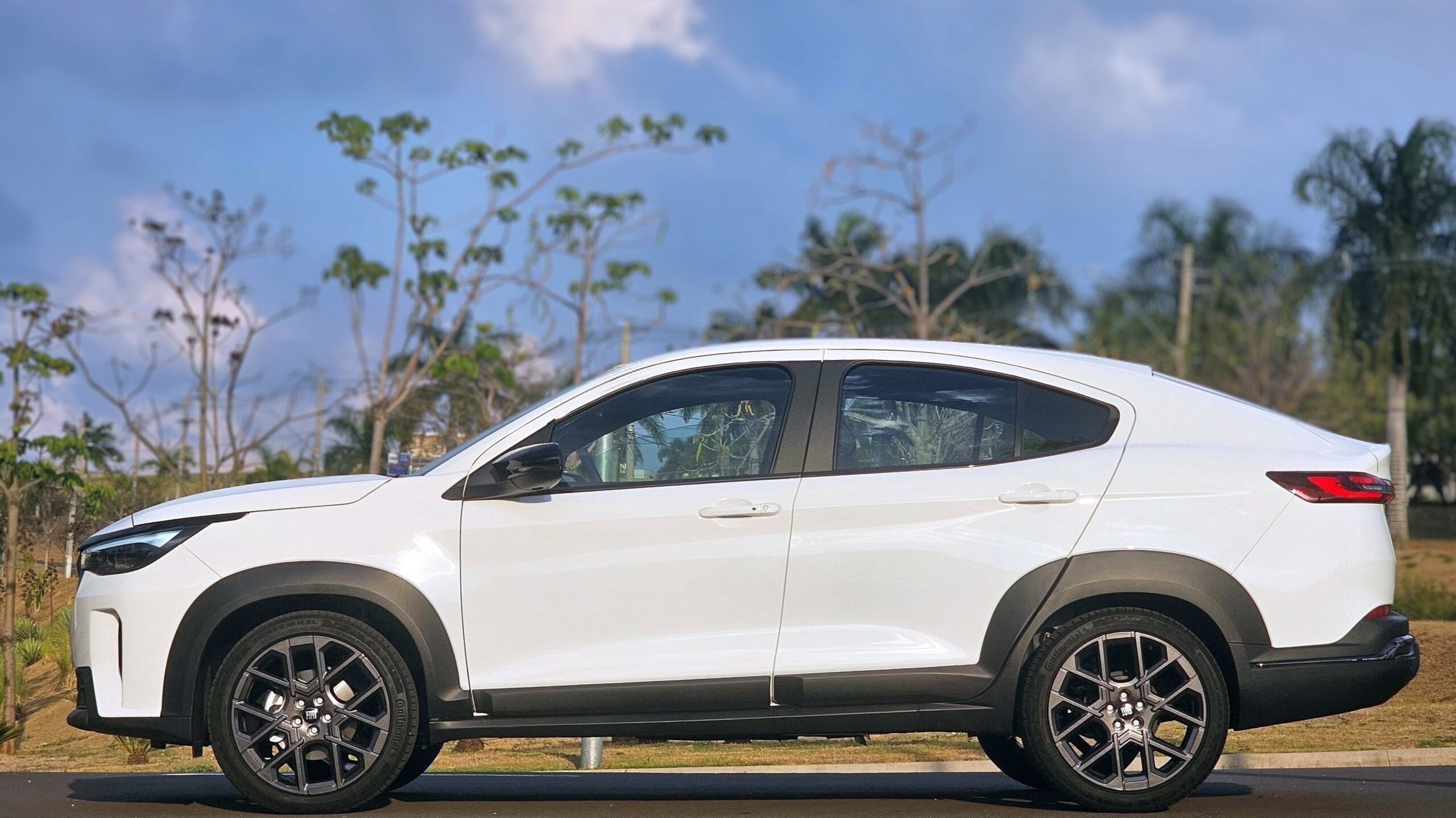 Fiat Fastback 2026 Hybrid perfil