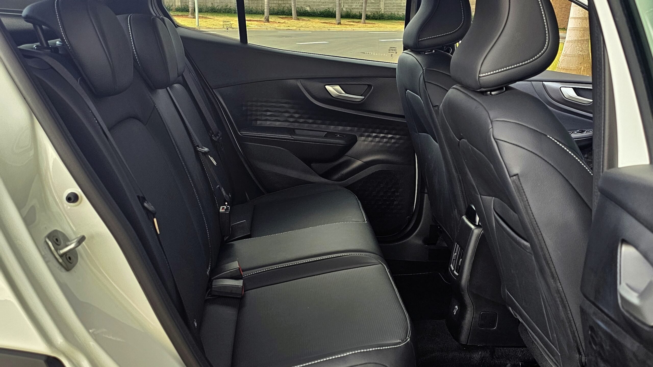 Fiat Fastback 2026 Hybrid espaço interno
